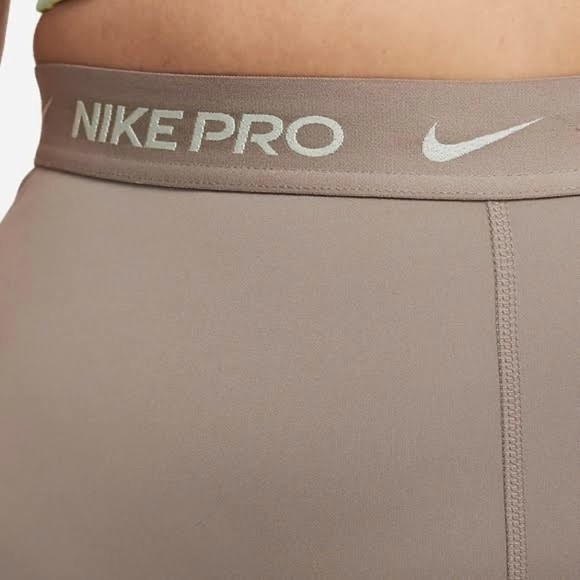NWT Nike Women’s Pro Dri-FIT High-Waisted 7/8 Graphic Leggings - Picture 3 of 4